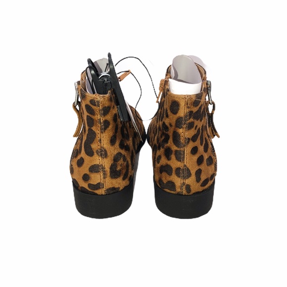 (SH-307) Time And Tru Leopard Print Boots Size 7 - Picture 3 of 4